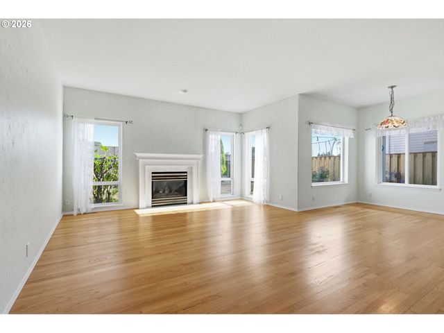 523 Ne LENOX St, Hillsboro, OR 97124