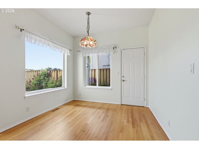523 Ne LENOX St, Hillsboro, OR 97124