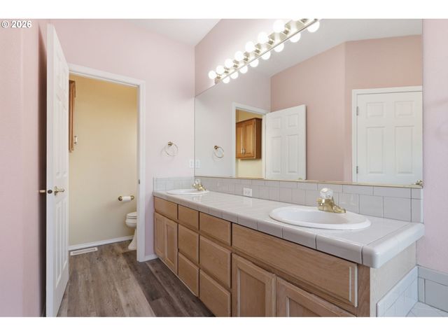 523 Ne LENOX St, Hillsboro, OR 97124
