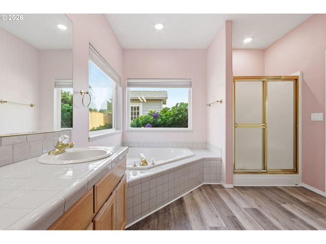 523 Ne LENOX St, Hillsboro, OR 97124