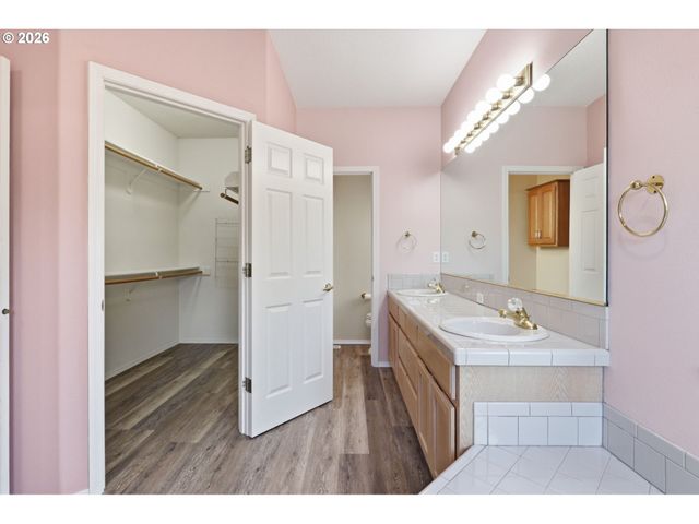 523 Ne LENOX St, Hillsboro, OR 97124