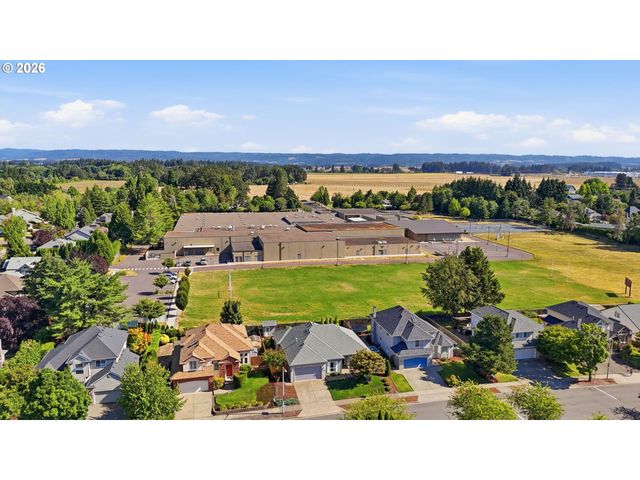 523 Ne LENOX St, Hillsboro, OR 97124