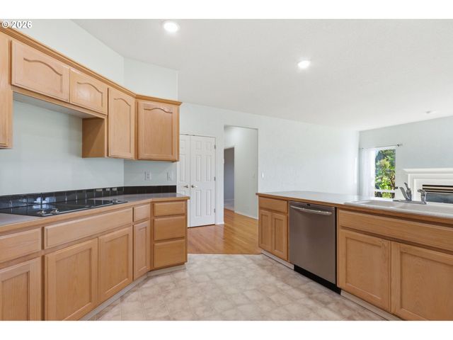 523 Ne LENOX St, Hillsboro, OR 97124