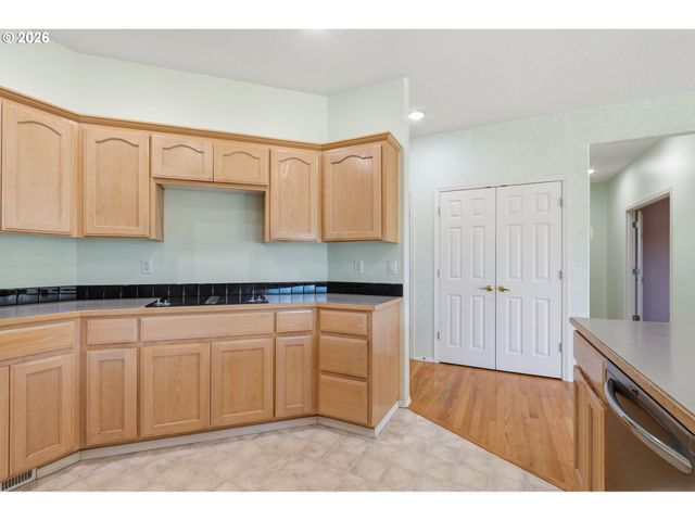 523 Ne LENOX St, Hillsboro, OR 97124