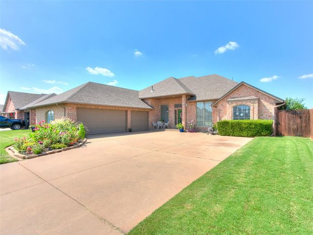 2121 SW 30th Street, Moore, OK 73170