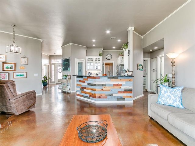 2121 SW 30th Street, Moore, OK 73170