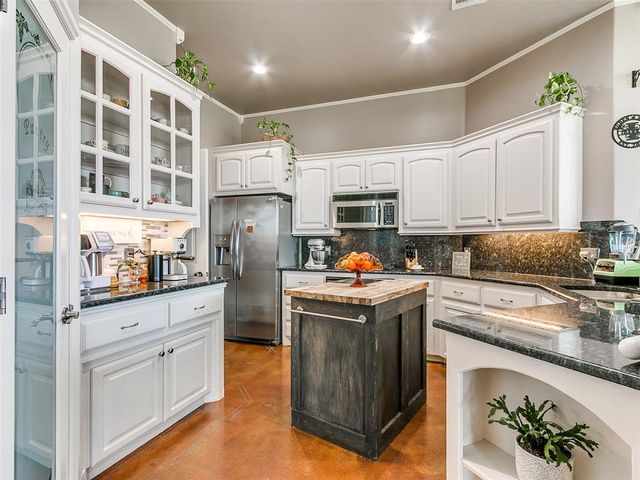 2121 SW 30th Street, Moore, OK 73170