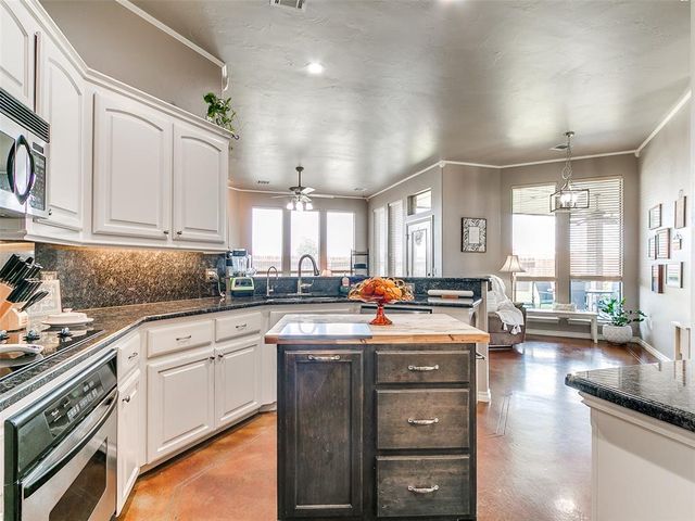 2121 SW 30th Street, Moore, OK 73170