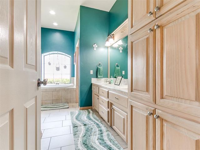 2121 SW 30th Street, Moore, OK 73170