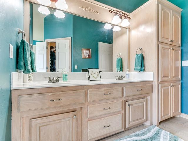 2121 SW 30th Street, Moore, OK 73170