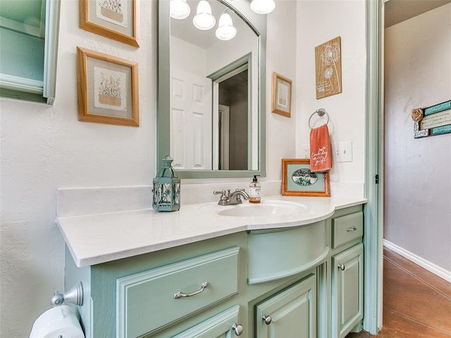 2121 SW 30th Street, Moore, OK 73170
