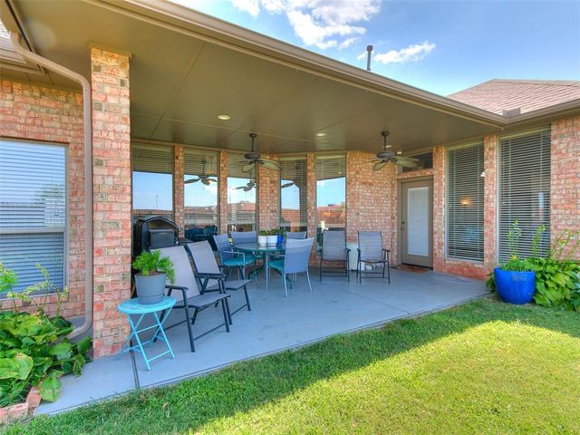 2121 SW 30th Street, Moore, OK 73170