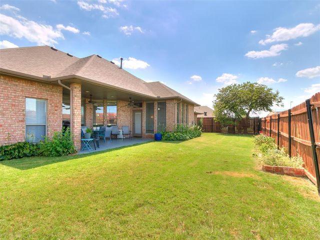 2121 SW 30th Street, Moore, OK 73170