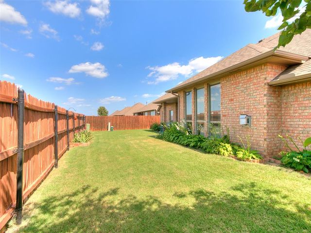 2121 SW 30th Street, Moore, OK 73170