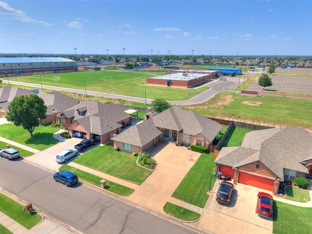 2121 SW 30th Street, Moore, OK 73170