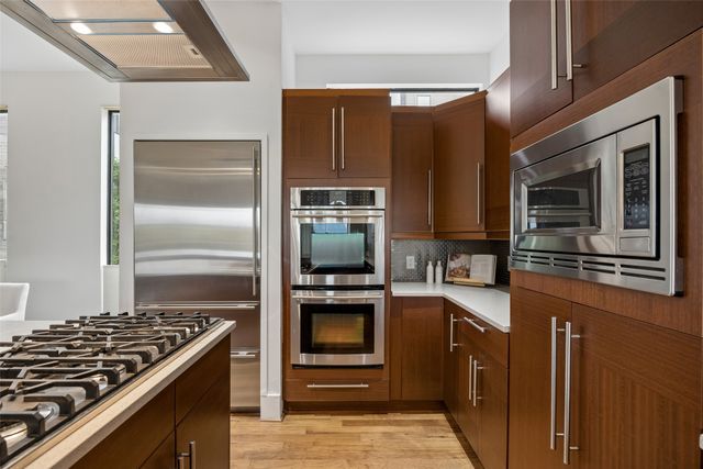 433 Trinity River Circle, Dallas, TX 75203