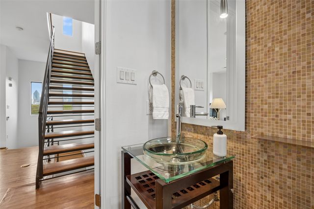 433 Trinity River Circle, Dallas, TX 75203