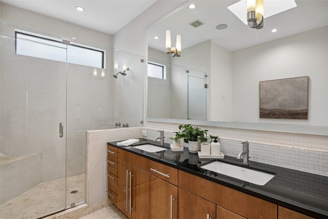 433 Trinity River Circle, Dallas, TX 75203