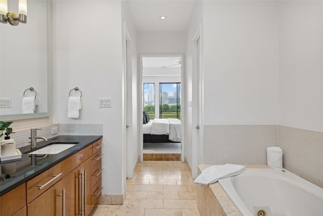 433 Trinity River Circle, Dallas, TX 75203