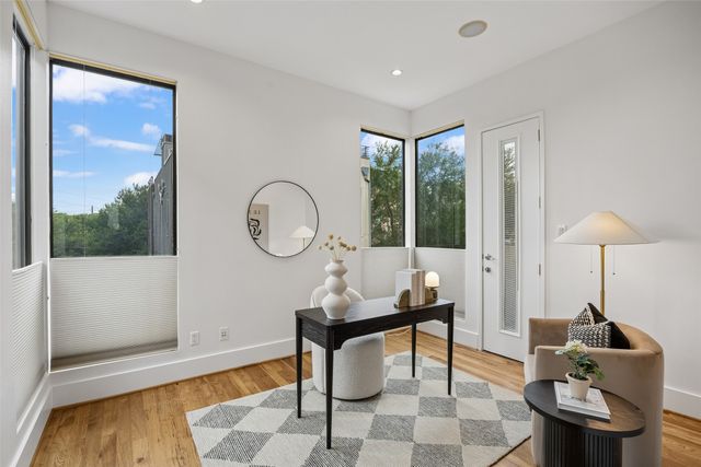 433 Trinity River Circle, Dallas, TX 75203