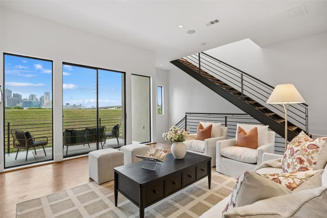 433 Trinity River Circle, Dallas, TX 75203