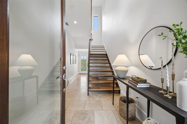 433 Trinity River Circle, Dallas, TX 75203
