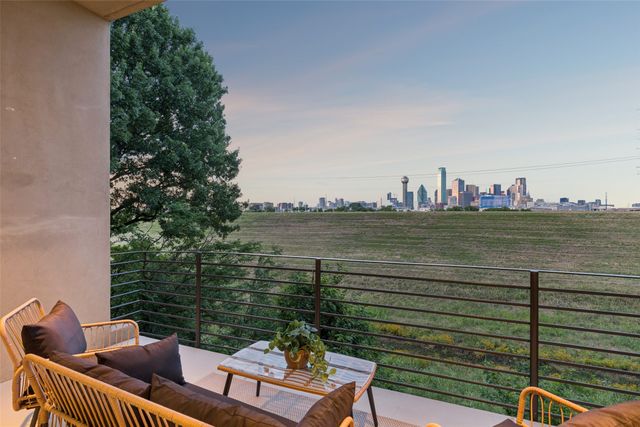 433 Trinity River Circle, Dallas, TX 75203