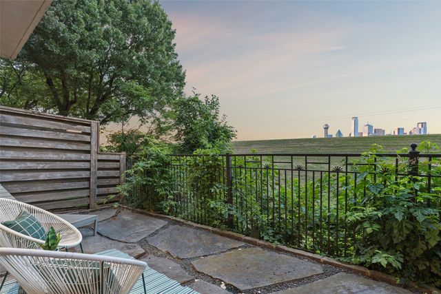 433 Trinity River Circle, Dallas, TX 75203