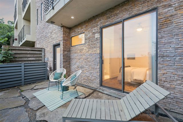 433 Trinity River Circle, Dallas, TX 75203