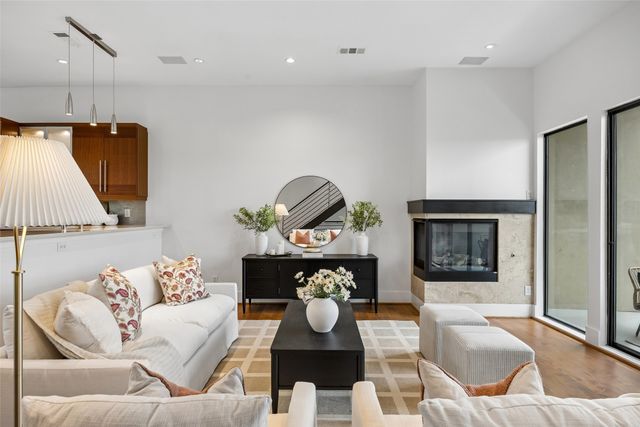 433 Trinity River Circle, Dallas, TX 75203