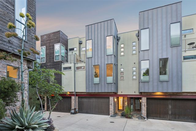 433 Trinity River Circle, Dallas, TX 75203