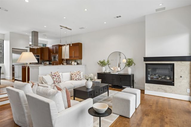 433 Trinity River Circle, Dallas, TX 75203