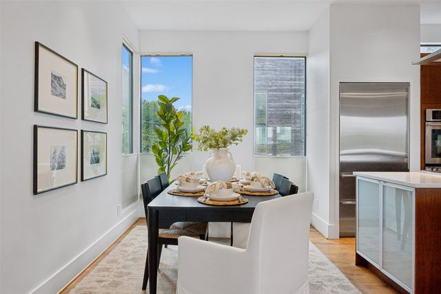 433 Trinity River Circle, Dallas, TX 75203