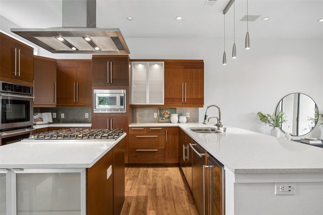 433 Trinity River Circle, Dallas, TX 75203