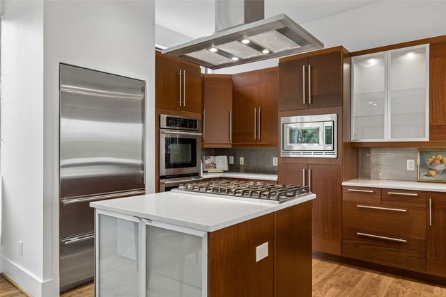 433 Trinity River Circle, Dallas, TX 75203