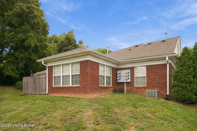 7313 Fox Hollow Way, Louisville, KY 40228