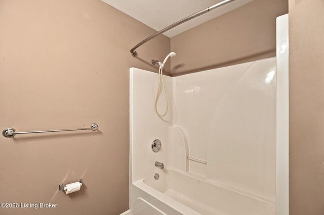 7313 Fox Hollow Way, Louisville, KY 40228