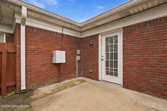 7313 Fox Hollow Way, Louisville, KY 40228