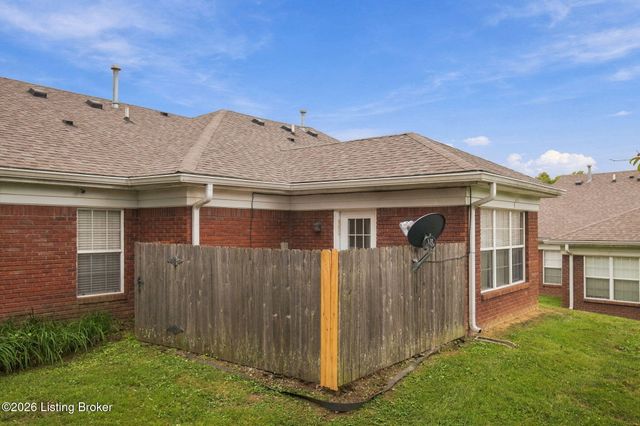 7313 Fox Hollow Way, Louisville, KY 40228