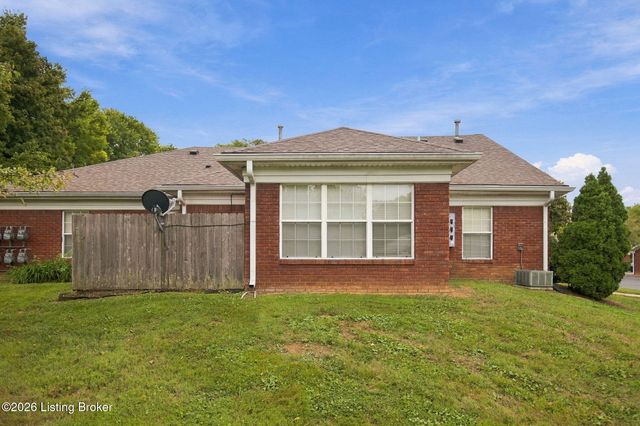7313 Fox Hollow Way, Louisville, KY 40228