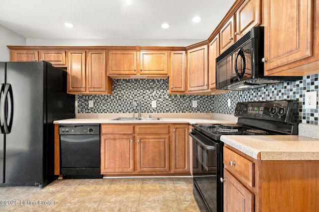 7313 Fox Hollow Way, Louisville, KY 40228
