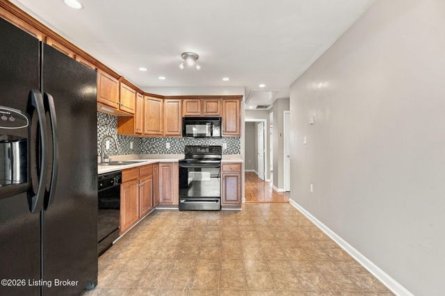 7313 Fox Hollow Way, Louisville, KY 40228