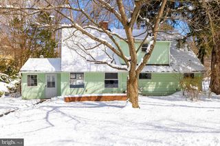 8303 HULL DR, Glenside, PA 19038