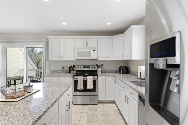 35 Collins Street 88, Danvers, MA 01923