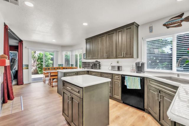 4004 Simi Valley Way, Antelope, CA 95843