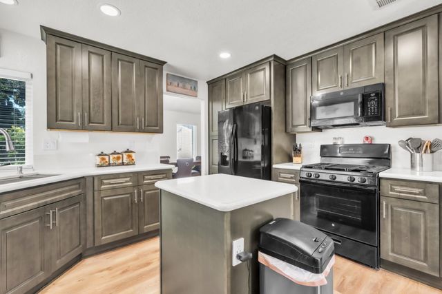 4004 Simi Valley Way, Antelope, CA 95843