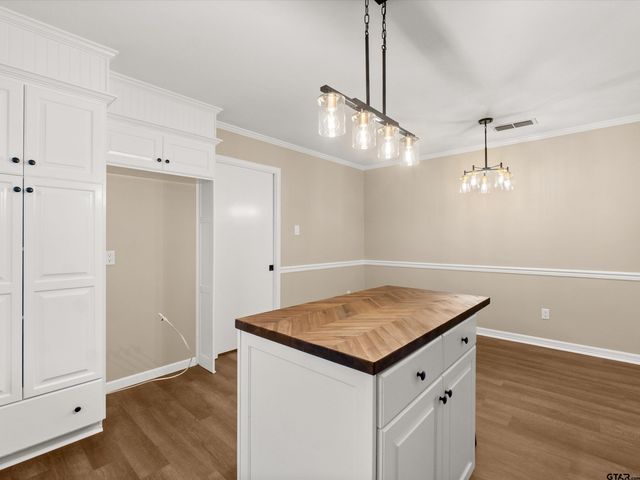 1805 Buckner, Longview, TX 75604