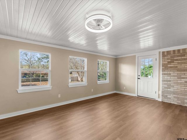 1805 Buckner, Longview, TX 75604