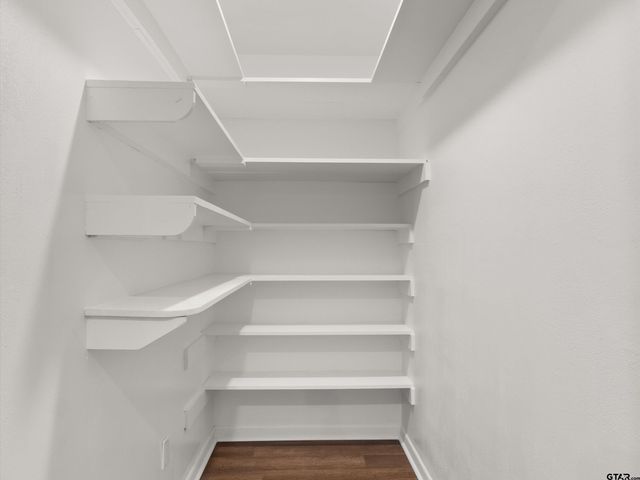 1805 Buckner, Longview, TX 75604