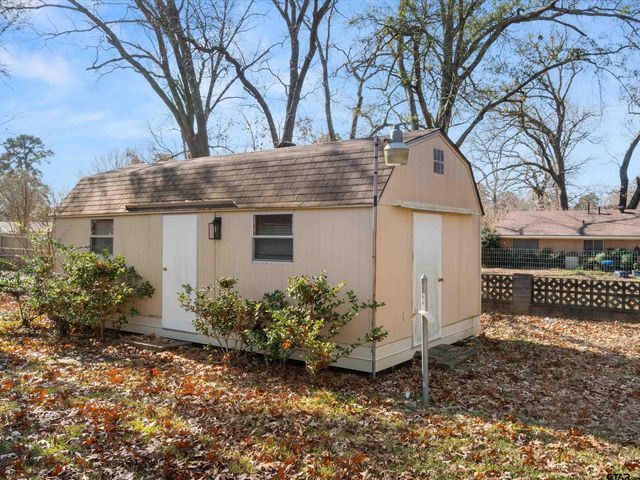 1805 Buckner, Longview, TX 75604